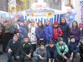 Учні 5-Б класу ЗОШ №4 взяли участь у акції "Поділились улюбленою іграшкою" (ФОТО)