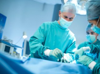 Жінку, яку підозрюють у скоєнні вбивства 2-річної дитини, прооперували