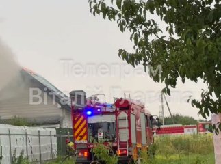 В Ужгороді блискавка могла влучити в будинок. Опісля трапилась пожежа, — очевидці В Ужгороді блискавка могла влучити в будинок. Опісля трапилась пожежа, — очевидці