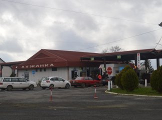 На кордоні величезні черги: на двох пунктах пропуску зранку стоять 440 автомобілів