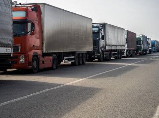 На КПП "Чоп (Тиса) – Захонь" у суботу тимчасово буде обмежений рух вантажівок