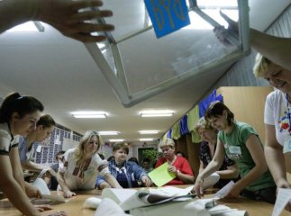 У Закарпатті під час виборів спеціальні групи фіксуватимуть на відео підкуп та нечесне голосування У Закарпатті під час виборів спеціальні групи фіксуватимуть на відео підкуп та нечесне голосування