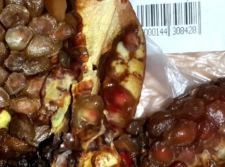 З трьох гранатів дві – гнилі: у мережі знову говорять про зіпсовані продукти на полицях супермаркетів