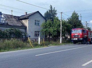 Люди помітили, що горить сусідський будинок та миттєво викликали рятувальників
