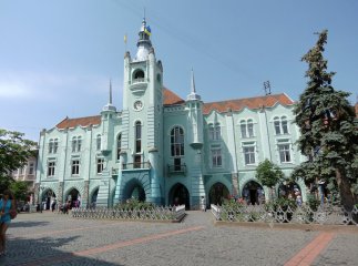 Могил радянських воїнів у центрі Мукачева не буде. Їх перепоховають на центральне кладовище