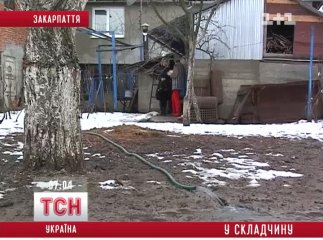 ТСН показав як частина Мукачева "плаває" у фекаліях із вигрібних ям (ВІДЕО)