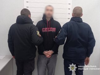 В Ужгороді затримали чоловіка за напад на сусідку в під’їзді