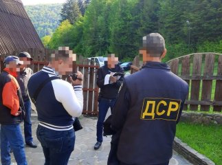 На Закарпатті колишнього чиновника підозрюють у незаконному наданні землі родині Медведчука