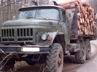 Молодий чоловік травмувався, упавши з кузова вантажівки