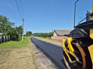 На Ужгородщині ремонтують важливу дорогу місцевого значення На Ужгородщині ремонтують важливу дорогу місцевого значення