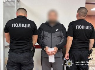 Поліція затримала вітчима за підозрою у розбещенні 12-річної падчерки
