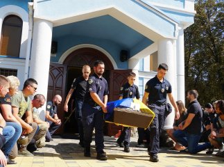Залишилися дружина та 7-річна донечка: в Мукачеві поховали Героя
