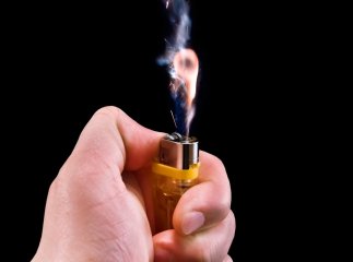 Судитимуть чоловіка, який підпалював машини військових і волонтерів Судитимуть чоловіка, який підпалював машини військових і волонтерів