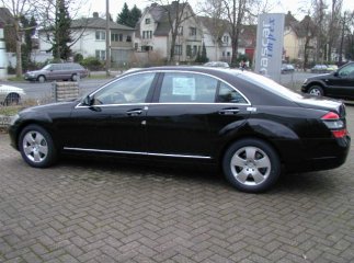 В Ужгороді під час руху загорівся Mercedes-Benz S500