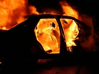 В Ужгороді горіла "Skoda Octavia". Вогонь гасили 10 чоловік