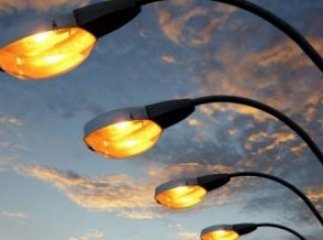 У деяких вулицях Ужгорода відновлюють вуличне освітлення