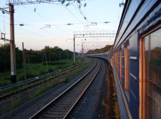 Окрім крадіжок продуктів харчування в Ужгороді, львівські фани ще й розгромили електричку
