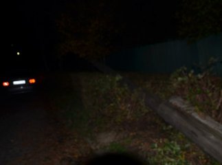 У Мукачеві водій на вантажівці зніс електроопору і втік з місця ДТП