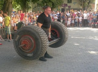 На Закарпатті відбувся турнір серед стронгменів "Карпатський медвідь"
