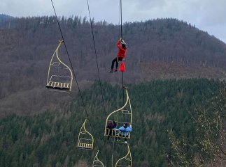 На Закарпатті раптово зупинився підйомник