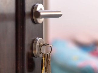 Експерти пояснили, чому не можна залишати на ніч ключ у замку