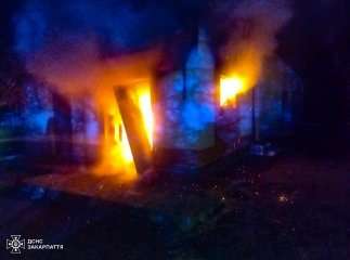 На території міської лікарні вночі спалахнула пожежа