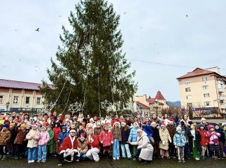 У Хусті відбувся благодійний парад Миколайчиків