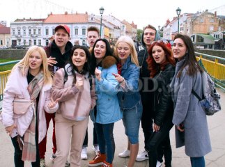 Ужгородом прогулялись актори серіалу "Школа"