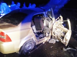Вечірня ДТП на Закарпатті: чоловіка та жінку затисло у розтрощеній машині