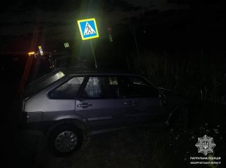 В Ужгороді водій не в кондиції опинився в кюветі
