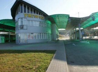 На Закарпатті залишаються заблокованими два пункти пропуску
