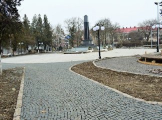 Оновлену площу Героїв у Берегові планують відкрити у травні