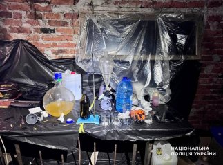 Затримали зловмисника, причетного до організації масштабної нарколабораторії на Мукачівщині Затримали зловмисника, причетного до організації масштабної нарколабораторії на Мукачівщині
