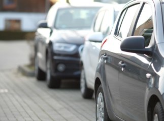 Трьом платним парковкам у Мукачеві хочуть встановити тариф: скільки треба буде заплатити