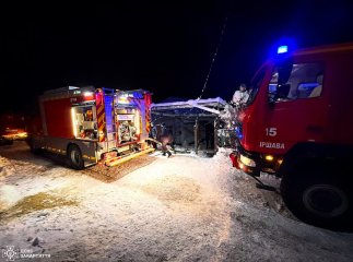 Жінка розпалила піч і лягла спати: на Берегівщині гасили пожежу