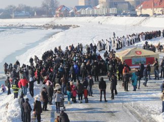 Владика Феодор освятив у Мукачеві воду в річці Латориця