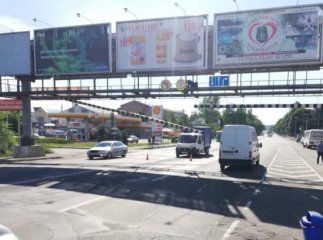 У Мукачеві водій вантажівки пошкодив обмежувач руху