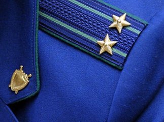 Прокуратура вступилась за дівчинку-сироту