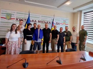 Звільненого з полону воїна зустріли в громаді на Закарпатті