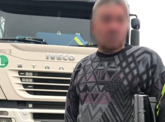 Патрульні зупинили п’яного далекобійника
