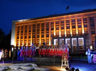 Ужгород молитвою за рідну країну зустрів сьогодні схід сонця і День Незалежності України