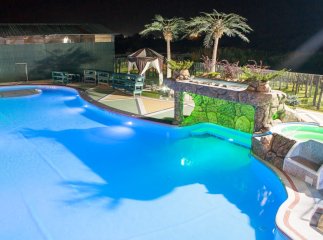 Популярні басейни Закарпаття: перелік та ціни