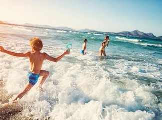 За якої температури можна купатися в річці