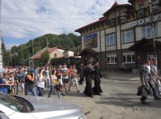 Молодь Мукачівської греко-католицької єпархії рушила пішою ходою до Великого Бичкова