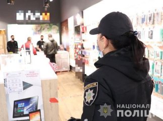 На Закарпатті поліція перевіряє дотримання карантину. Працюють 24 мобільні групи