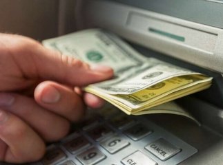 Перестали приймати долари у терміналах та банкоматах: що відомо