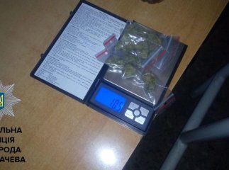 Мукачівські патрульні виявили велику кількість наркотиків