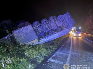 Фура зробила «сальто»: нічна аварія забрала життя мешканки Закарпаття