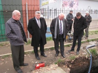 Через серйозну аварію на водогоні у Берегові тимчасово відключили воду (ФОТО)