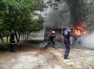 Ужгородські вогнеборці ліквідували пожежу в мікроавтобусі